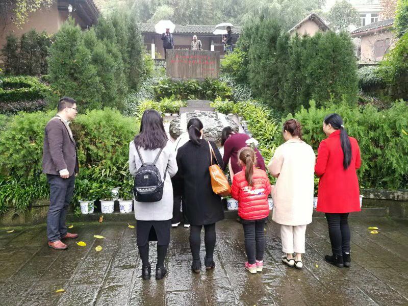 1542590960378292.jpg EC19CDB568E3B2534F420CE10926F185.jpg